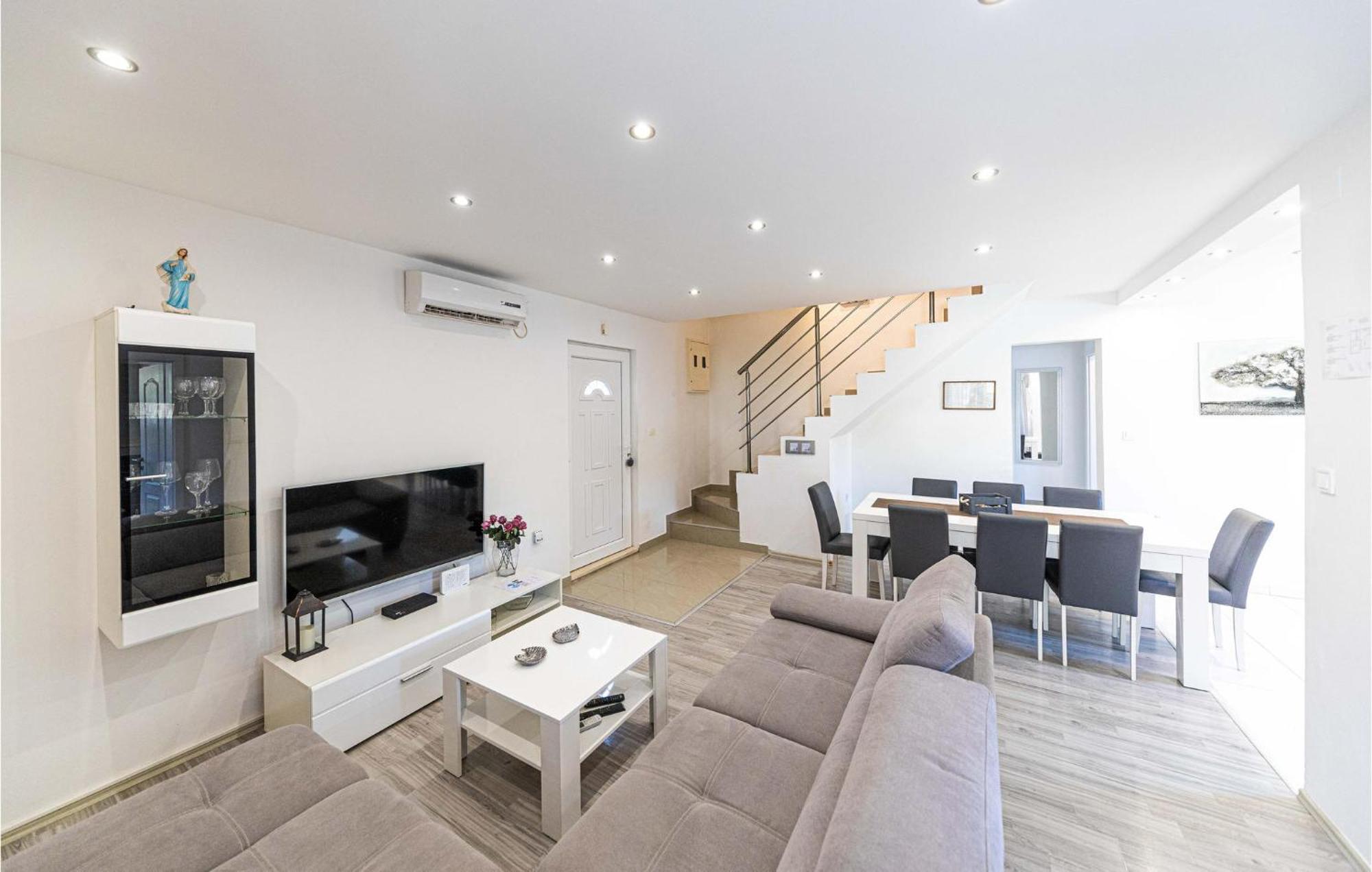 Stunning Home In Marina With Heated Swimming Pool Eksteriør billede